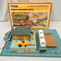 HO Scale TYCO Freight Unloading Depot w/ Box For Parts Repair - $11.88