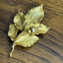 Vintage 24 Karat Gold Plated Vienna Wood Rose Bud on a Leaf Pin Austria - €20,84 EUR