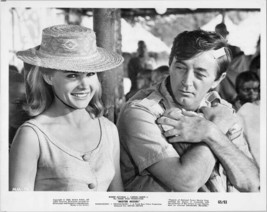 Mister Moses Carroll Baker smiling Robert Mitchum 8x10 inch photo - $12.00