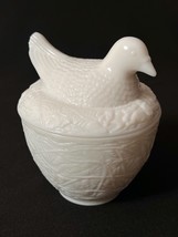 Avon White Milk Glass Bird On A Nest Covered Candy Dish - £7.19 GBP