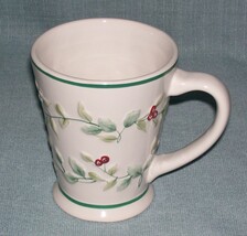 Pfaltzgraff WINTERBERRY Embossed Hot Chocolate Coffee Tea Mug 12 Oz   EUC - $94.23 MXN