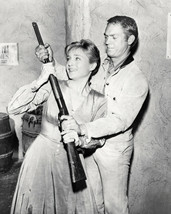 Steve Mcqueen Wanted: Dead Or Alive 8X10 Photo Holding Rifle With Susan Oliver - £8.45 GBP
