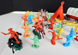 Vintage Lot 40+ of Cowboys Indians Canoe Horses Wagons Plastic Figures  - £20.47 GBP