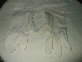 Vintage Ladies White Wrist Length Embroidered Cotton Gloves - $9.70