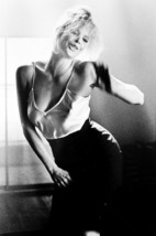Kim Basinger As Elizabeth In Nine 1/2 Weeks 11x17 Mini Poster Huge Cleavage - £14.14 GBP
