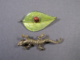 VINTAGE Pins-Brooches Green Enamel Leaf w/Lady Bug Gold Plated Lizard 1.5&quot;. - £11.85 GBP