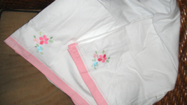 Pottery Barn Kids Crib Skirt White Pink Embroidered Flower Dust Ruffle Cribskirt - £10.36 GBP
