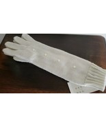 A New Day Brand ~ Women&#39;s ~ Off White ~ Knit Gloves with Pearls ~ One Size - $49.11 CAD