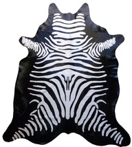 6 Ft Stenciled Reverse Zebra Cowhide Rug - €430,42 EUR