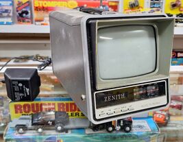 Used Vintage Zenith BT055S AM/FM Radio Retro TV Portable Television Works - $929.04 MXN  Used Vintage Zenith BT055S AM/FM Radio Retro TV Portable Television Works - $929.04 MXN