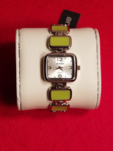 Avenue Women&#39;s Modern Green w/Silvertone Link Watch #16622540 (NEW) - $9.85