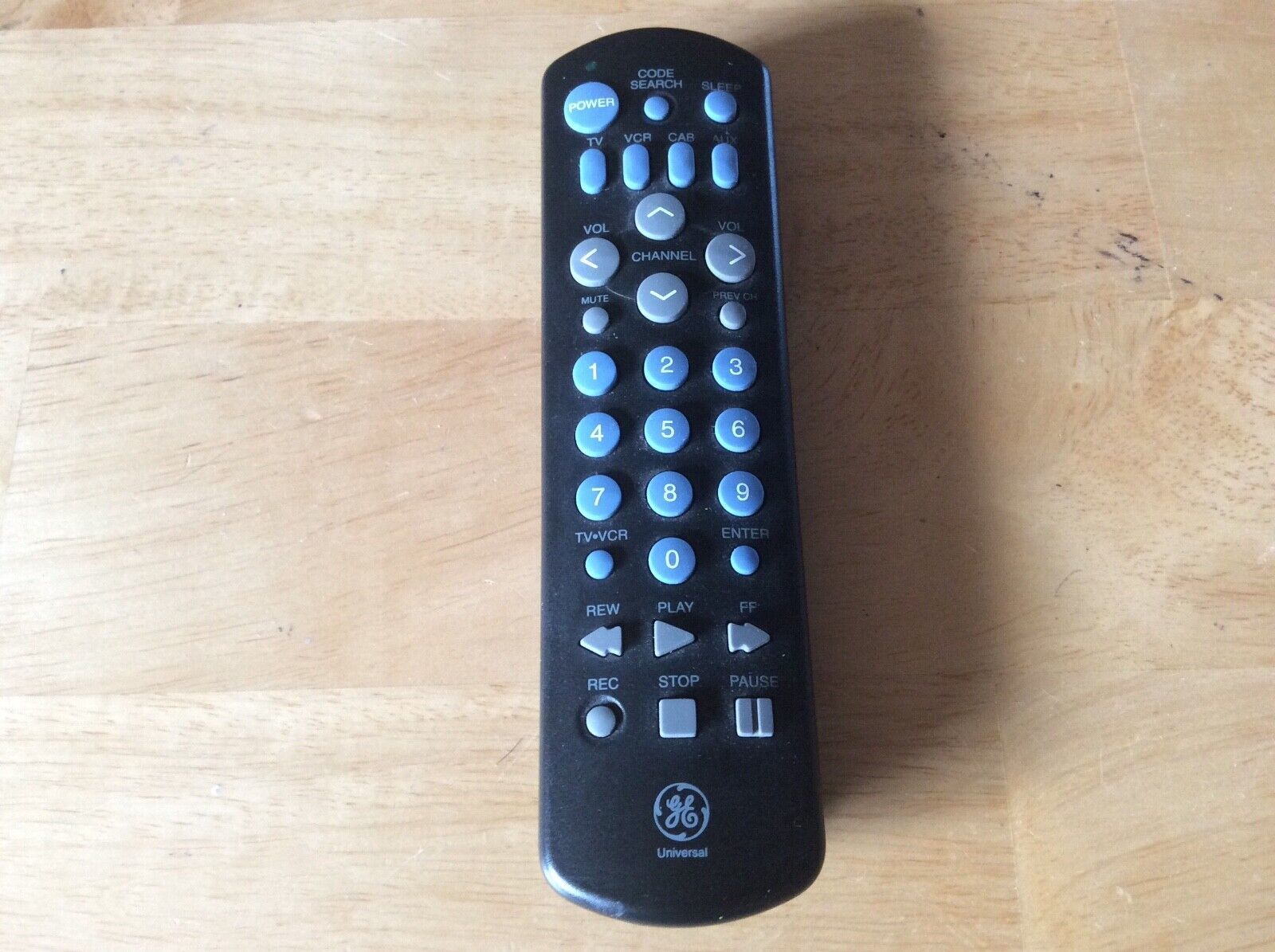 GE UNIVERSAL REMOTE CONTROL TV VCR - $9.99