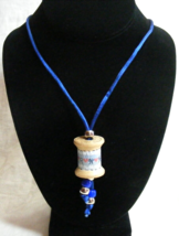 Vintage Blue Nylon Thread Necklace Spindle Pendant Silver &amp; Blue Beads 15-w - $460.95 MXN