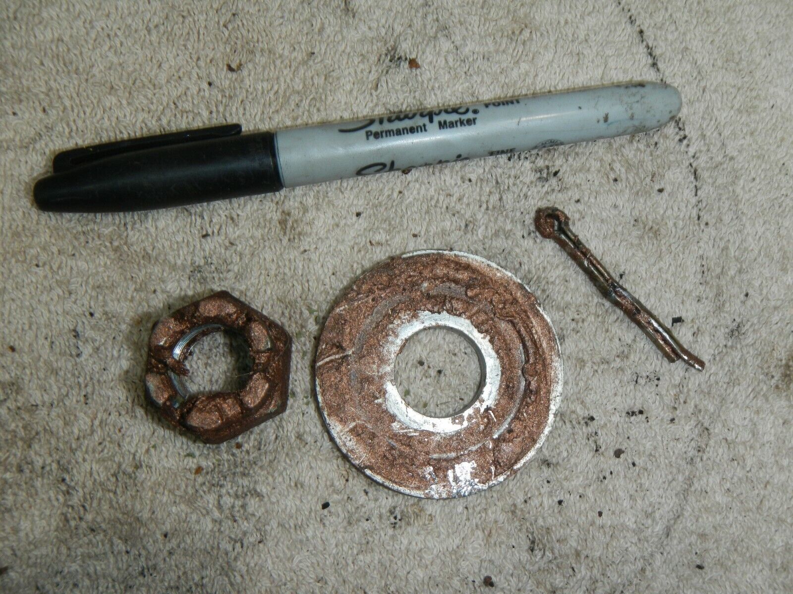 Left hand rear axle shaft nut 1993 Kawasaki Bayou 400 4x4 KLF400-B1 - $19.79