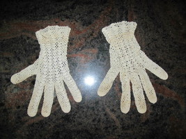 Ivory Women&#39;s Antique 1940&#39;s Lace Gloves 8&quot; length, 2.5&quot; wrist, 3.5&quot; ope... - $55.76