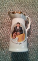 000 Vtg White Porcelain Pitcher With John F. Kennedy And Jackie Gold Rim Usa - £9.39 GBP