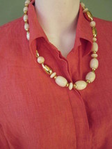Napier Chunky Bead Necklace Pearlized Lucite and Gold Signed Catch Vinta... - £18.66 GBP