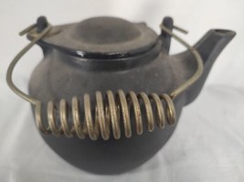 Vintage Cast Iron Teapot Tea Kettle Pot Swivel Lid Rustic Primitive Camp... - £44.01 GBP