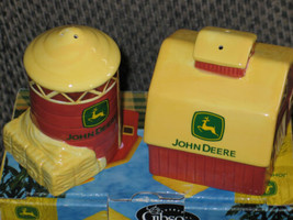 John Deere Salt and Pepper Shakers On the Farm Edition Barn and Grainery - £14.34 GBP
