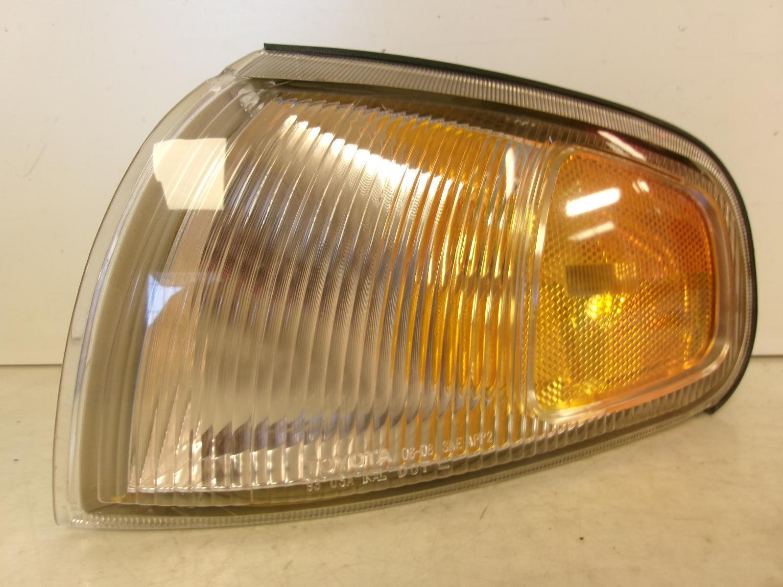 1995 Toyota Camry Driver Lh Fender Mounted Turn Signal Light OEM - $14.70