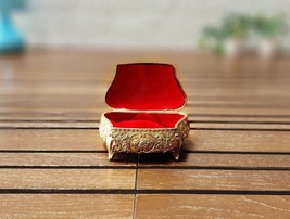 Vintage embossed Brass tone metal jewelry box- vintage trinket box-Made in Japan - £55.86 GBP
