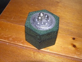 Estate Handcrafted in Thailand Small Green Hexagon Resin w Etched Pewter Metal - £6.88 GBP