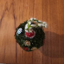 Anthropologie C UPC Akes &amp; Cartwheels Knitted Cupcake/CAKE Christmas Ornament 2.5&quot; - £13.32 GBP