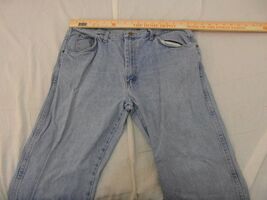 Adult Men's Wrangler Blue 100% Cotton Straight Classic Denim Jeans 31989 - $15.21