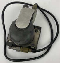 DYNABRADE 57920 - 4in X 4-5/16in DYNABUG &quot;MODEL T ORBITAL SANDER 20,000 RPM - $922.97 MXN