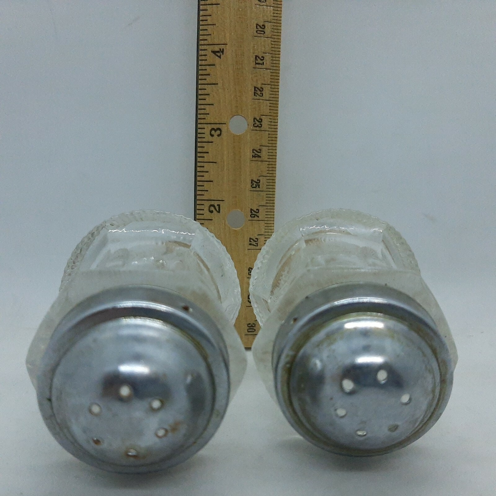 Salt & Pepper Shaker ~ clear glass Item image 2