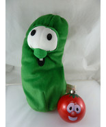 VTG Veggie Tales Larry Cucumber Weighted Plush CR Gibson + Tomato Ornament - $40.58 CAD