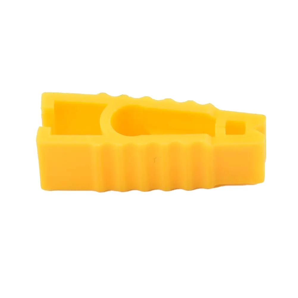 Car Fuse Puller - Easy To Use Extractor for Automobile Fuse, Plastic, Universa - £9.25 GBP