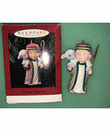 1994 Helpful Shepherd Lamb Christmas Ornament Hallmark Keepsake - $223.52 MXN