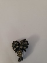 Grape Bunch Brooch  - $190.36 MXN