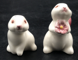 VTG Cute Adorable Bunny Rabbits w/ Flower Salt &amp; Pepper Shakers 2.75&quot; Tall - £7.44 GBP