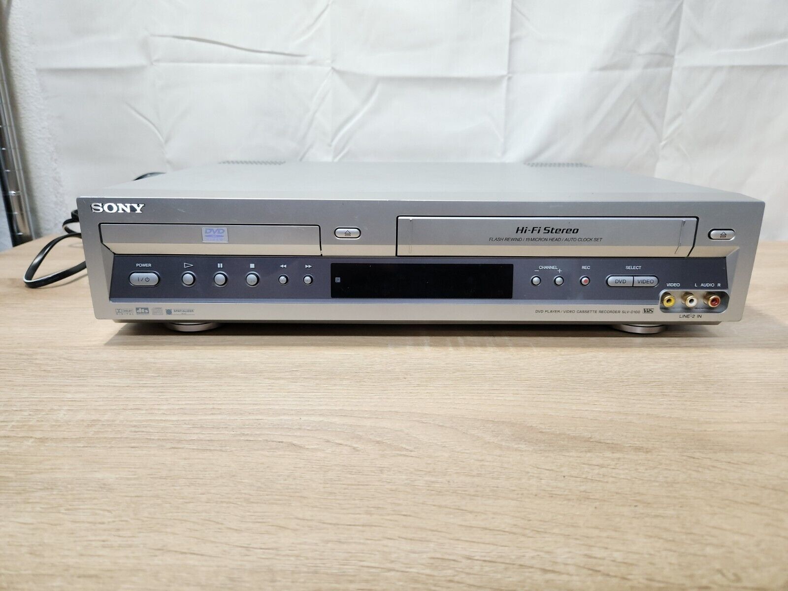 Sony SLV-D100 DVD Player, For Parts Wont read discs and ejects tapes. No remote.  			