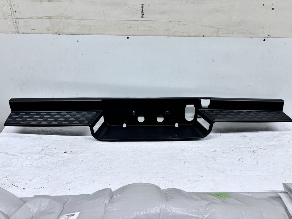 2019 2020 2021 2022 2023 2024 DODGE RAM REAR OEM BUMPER STEP PAD 68299105ad - $200.00