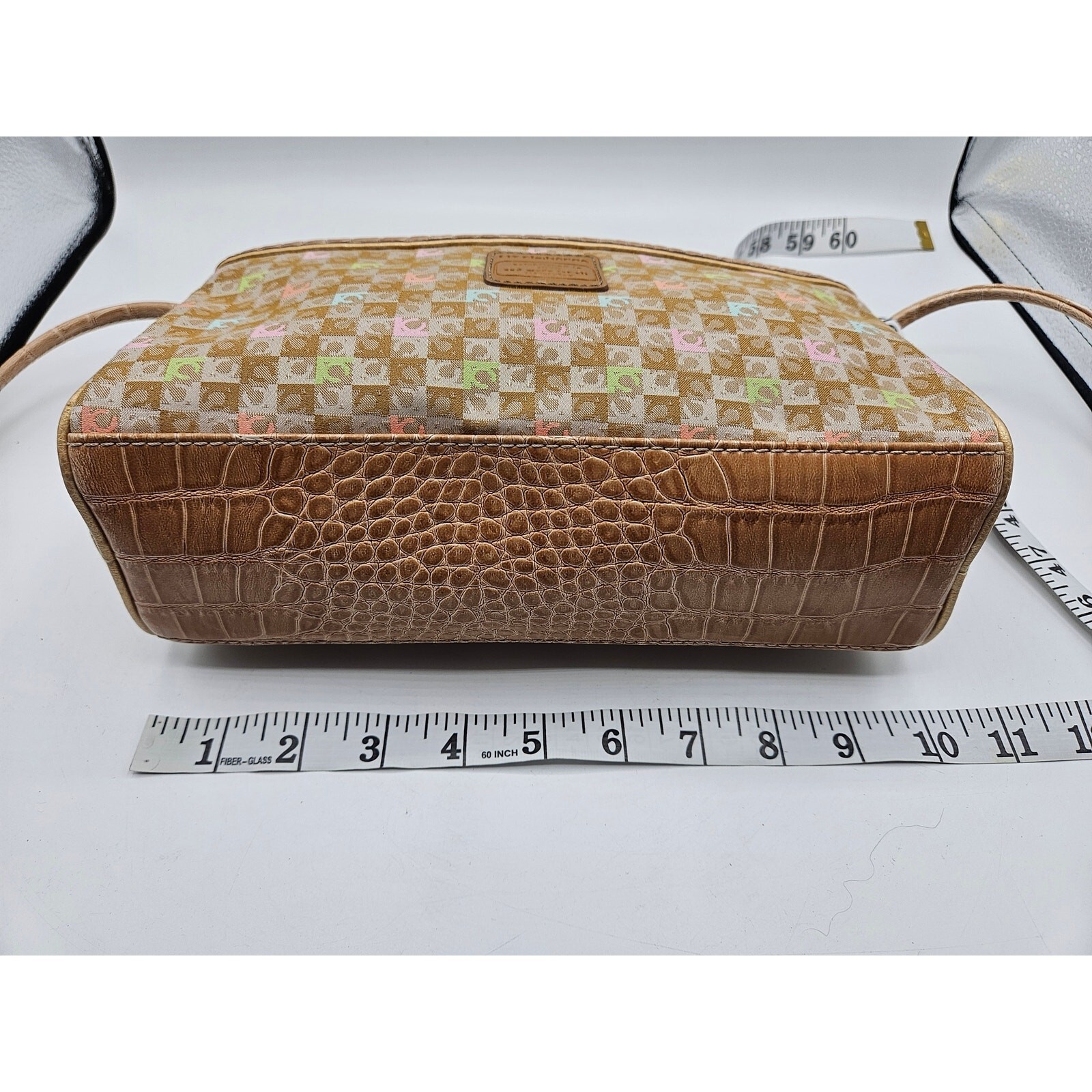 Liz Claiborne Y2K Pastels Tan Crossbody Bag Purse Zipper Closure Pocket Front Item image 13