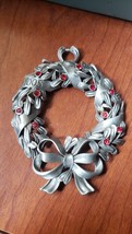 Avon 2005 Source Of Fine Collectibles Pewter Christmas Wreath Ornament 3&quot; - £7.79 GBP