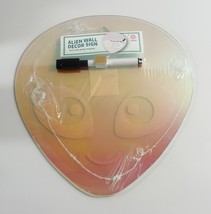 Target Alien Wall Decor sign w/Dry Erase Pen - $102.14 MXN