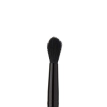 e.l.f. Crease Brush, Vegan Makeup Tool, Tapered End, Flawlessly Blends &amp; Contour - £7.77 GBP