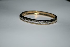 Vintage Umarked Gold Toned Hinged Crystal Bracelet  J361 - £18.98 GBP