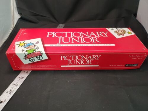 Primary image for VINTAGE Pictionary Juhnior COMPLETE 1987 Classic Drawing Board Game