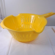 Vintage Rubbermaid Strainer Colander #2934 sunny Yellow Plastic handle f... - £18.83 GBP