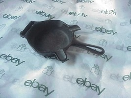 Vintage GRISWOLD Mini Cast Iron Skillet Ashtray #00-570 w/ MATCH HOLDER ... - $42.75