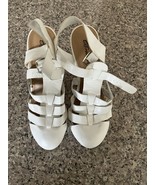 Breckelles White Wedge Sandals 8 1/2 - $372.35 MXN
