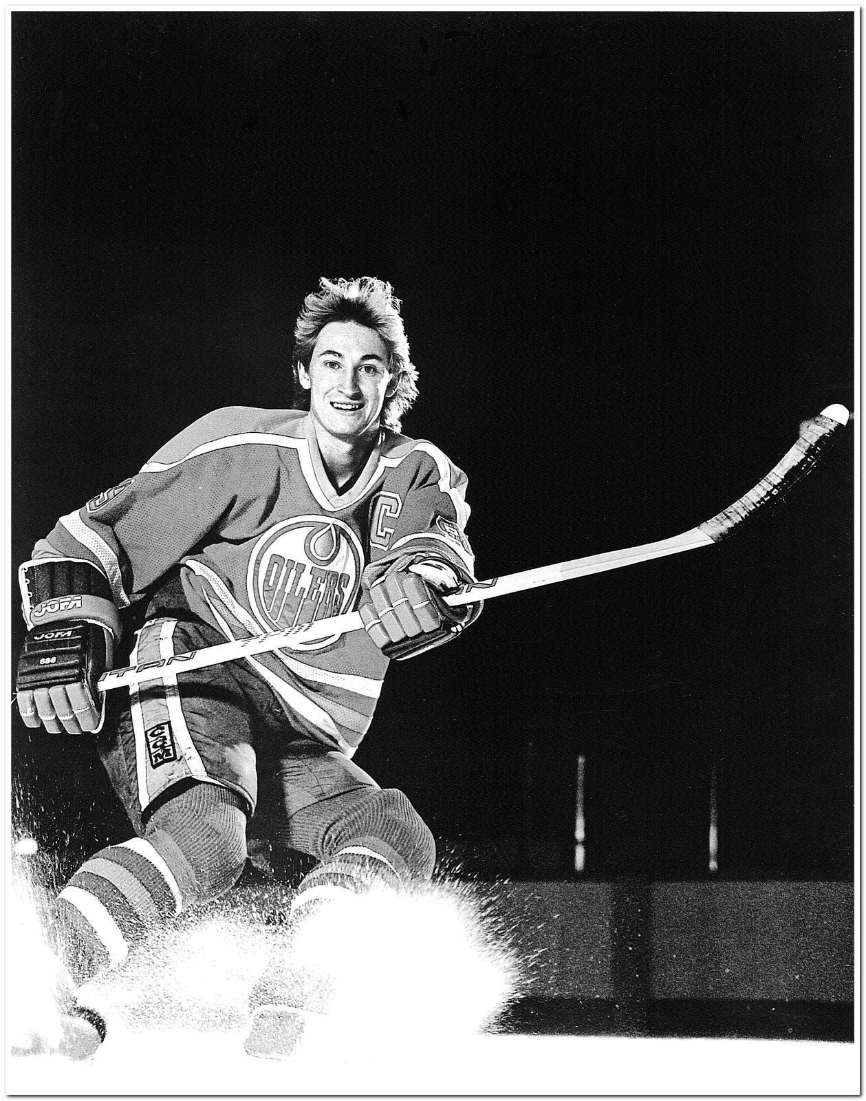 Primary image for NHL Rare B&W Rookie 8 X 10 Photo Of Wayne Gretzky Edmonton Oilers NY Rangers