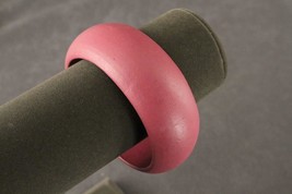Vintage Costume Jewelry 1980s Era Magenta Hot Pink 1.25&quot; Wood Bangle Bra... - $15.92