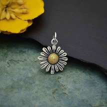 Mixed Metal Daisy Charm 19x13mm - $317.79 MXN