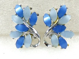 Two tone Blue Thermoset silver tone metal Mid Century Clip earrings - £27.37 GBP